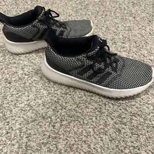 Adidas cloud foam tennis shoes